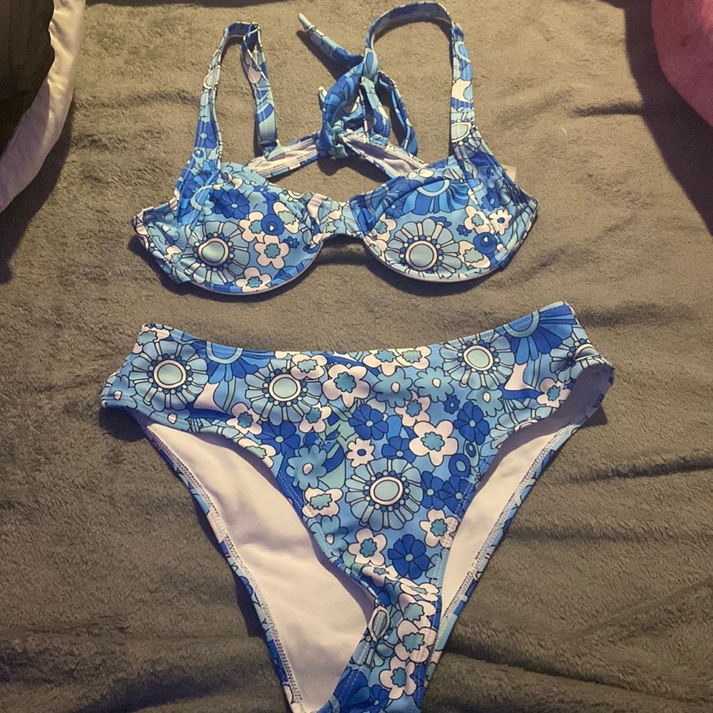 Blue flower 2 piece bathing suit